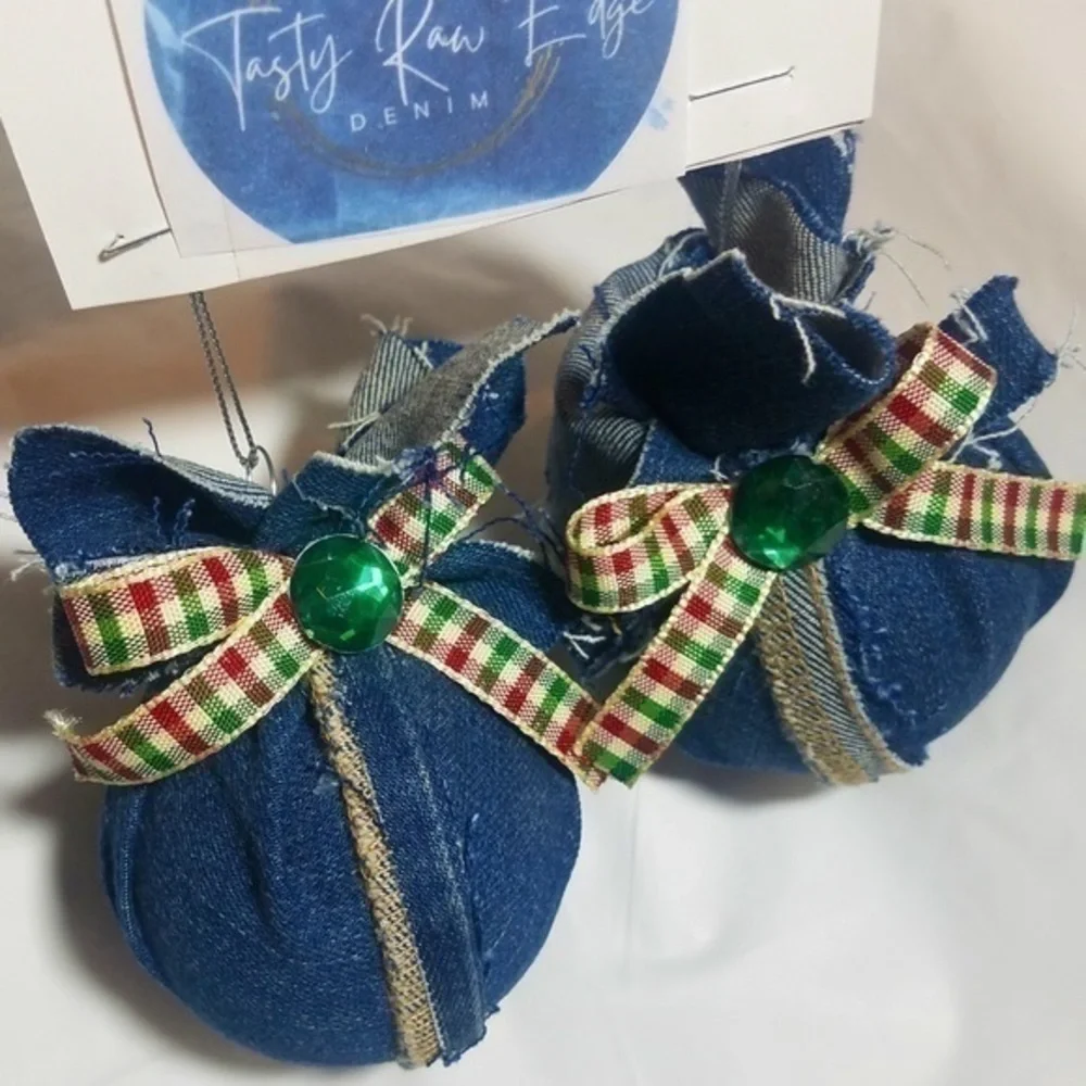 Tasty Raw Edge Denim Holiday Bulbs Ornament Set